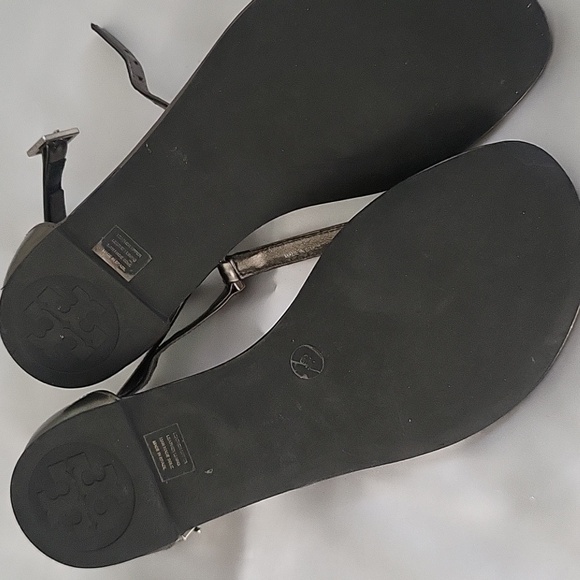 Tory burch Sandles still so much love to get here. ❤️ these are so cute on. - Picture 2 of 4